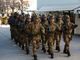 Gli Alpini sfillano durante la cerimonia di chiusura