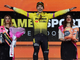 Il Presidente dell'UCI David Lappartient ha premiato la Maglia Rosa Valerio Conti