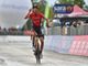 GIRO D'ITALIA - COMUNICATO STAMPA 	 13 MAGGIO 2021  GINO MÄDER VINCE LA TAPPA 6 DEL GIRO D’ITALIA  ATTILA VALTER È LA NUOVA MAGLIA ROSA