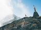 Lizzy Hawker ha lanciato una nuova gara ultratrail mozzafiato che si snoda su tre passi al confine tra Italia e Svizzera