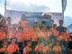 Foto di gruppo per l'Orange Bike Team