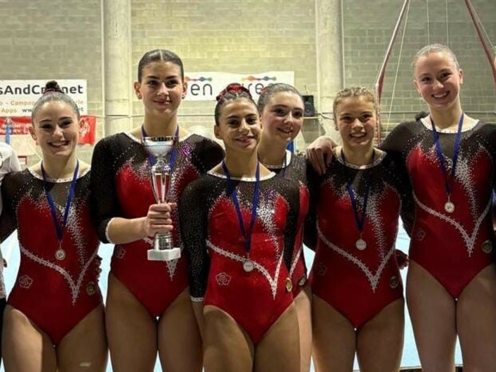 Fatima Rosset e Claire Savoye (ultime a destra) con le compagne