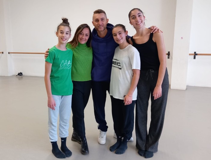 Da sn: Maria, Serena e Martina con i maestri Stefania Pace e Luca Lupi