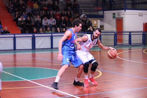 Basket: Serie D; panettone dolceamaro, l'Eteila inciampa sul Gravellona