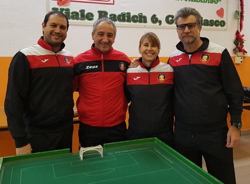 I giocatori dell’ASD Calcio Tavolo Aosta presenti al Torneo Interregionale FISCT “Città di Grugliasco” – da Sx Filippo Filippella, Dario Di Muri, Hélène Boniface e Giovanni Navarra.