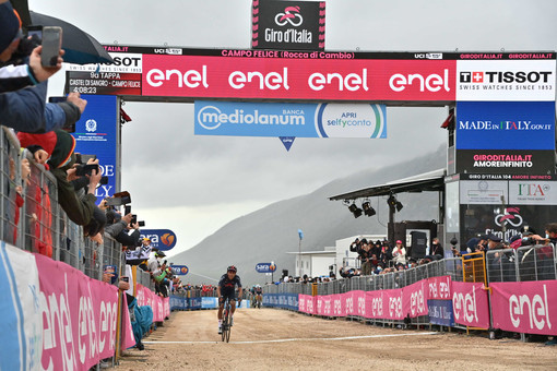 GIRO D'ITALIA: Egan Bernal vince la tappa 9 ed è la nuova Maglia Rosa