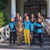 Foto di gruppo con allieve, Istruttori e il Comandante del Centro Addestramento Alpino (ph. CAA) Foto di gruppo con allieve, Istruttori e il Comandante del Centro Addestramento Alpino (ph. CAA)