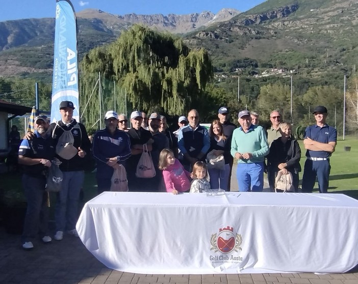 Da sinistra: Marco Edifizi, Xavier Avoyer, Marco Bezzan, Flavio Spalla, Richard Guolo, Domenico Pellicone, Emidio Brun, Franco Corino, Paola Stevanon, Dario Borney, Michel Gal, Invernizzi Maria Francesca. Da sinistra: Marco Edifizi, Xavier Avoyer, Marco Bezzan, Flavio Spalla, Richard Guolo, Domenico Pellicone, Emidio Brun, Franco Corino, Paola Stevanon, Dario Borney, Michel Gal, Invernizzi Maria Francesca.