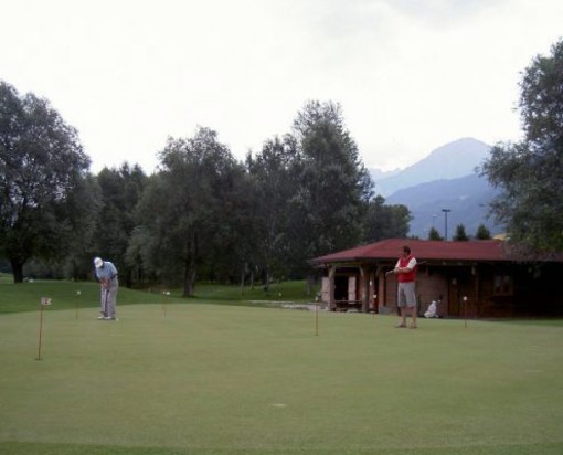 Il campo pratica del Golf Les Iles