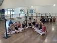 Fila dietro: Serena Spanò, Lucrezia Zampa, Maria Venuti, Lorenzo Bianchi, Matilde Foletto, Cecilia Zoppo, Asia Pession, Emma Lidia Chiabotto, Margherita Fea, Margot Fadda, Elena Aloisio (insegnante e presidente dell’Institut), Lucia Piatti, Silvia Melis (insegnante), Sofia Maria Barmasse