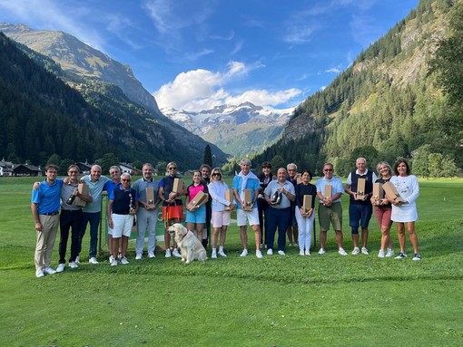 Nella foto da sinistra (Nel ricordo di Caterina): Riccardo Pedroli, Roberto Pedroli, Tiziano Capello (sponsor),Lucio Allegri, Walter Pirovano, Andrea Bonatti, Maria Grazia Montrasio, Nicole Follioley, Luigi Antonio Zucca, Maria Luisa Gatti, Danilo Monaci, Daniela Angelina Isaia, Giulio Girivetto, Massimo Aglietta (dietro), Franca Fagioli, Marco Levi, Pierfranco Cena, Lidia Filippone, Rosangela Bracco. Nella foto da sinistra (Nel ricordo di Caterina): Riccardo Pedroli, Roberto Pedroli, Tiziano Capello (sponsor),Lucio Allegri, Walter Pirovano, Andrea Bonatti, Maria Grazia Montrasio, Nicole Follioley, Luigi Antonio Zucca, Maria Luisa Gatti, Danilo Monaci, Daniela Angelina Isaia, Giulio Girivetto, Massimo Aglietta (dietro), Franca Fagioli, Marco Levi, Pierfranco Cena, Lidia Filippone, Rosangela Bracco.