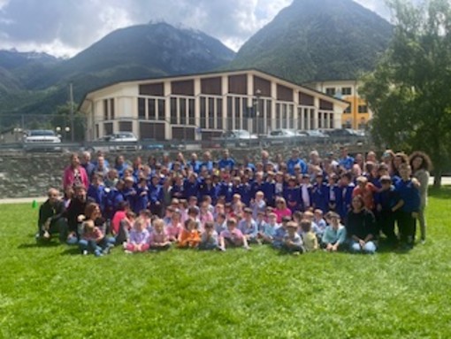 La Squadra nazionale di corsa in montagna incontra i piccoli allievi di Fénis La Squadra nazionale di corsa in montagna incontra i piccoli allievi di Fénis