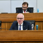 Renzo Testolin, alle sue spalle Stefano Aggravi, presidente del Consiglio Valle.