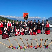 Una formazione del gruppo folkloristico La Clicca di Saint-Martin-de-Corléans