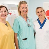 Sara Calligaro, responsabile del Coordinamento Ospedaliero donazione di organi e tessuti tra le infermiere esperte in Procurement Morena Gualtieri (sn) e Francine Massariol