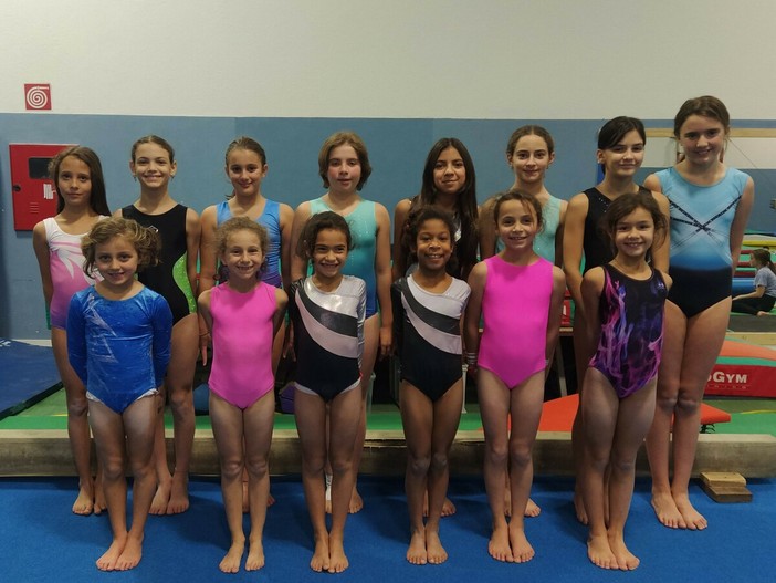 Dietro Aurora Budau, Melissa Costa, Ariel Ducret, Giada Lovison, Alessia Craciun, Denise Berthod, Noélie Radaele e Alexie Comé, davanti Camilla Cosentino, Ariel Giovinazzo, Caroline Maiaroli, Marie-Joelle Cappelletti Sressi, Luce Pavan e Cecilia Landini