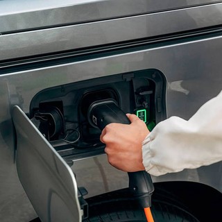 Auto elettriche: con gli attuali costi di ricarica, la convenienza è solo per pochi