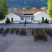 Il presonale del Centro Addestramento Alpino schierato (ph.CAA)