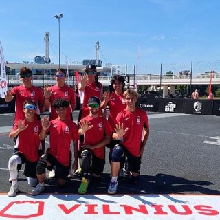 in alto da sx: Beatrice Deregibus, Stefania Beghelli, Kahina Brahmia, Leila Sanna. In basso da sx: Pierfrancesco Bernardi, Gabriel Quintana, Riccardo Sana e Umberto Luksch