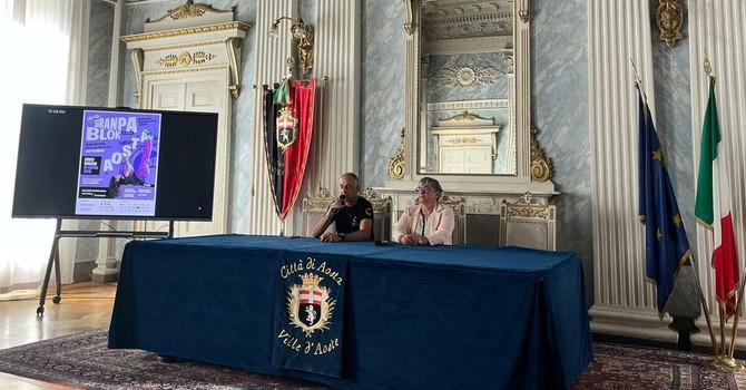 Aosta si arrampica: il Granpablok porta il boulder nel cuore della città