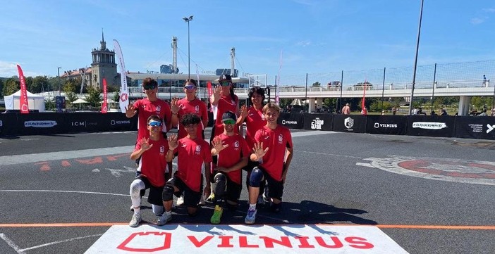 in alto da sx: Beatrice Deregibus, Stefania Beghelli, Kahina Brahmia, Leila Sanna. In basso da sx: Pierfrancesco Bernardi, Gabriel Quintana, Riccardo Sana e Umberto Luksch in alto da sx: Beatrice Deregibus, Stefania Beghelli, Kahina Brahmia, Leila Sanna. In basso da sx: Pierfrancesco Bernardi, Gabriel Quintana, Riccardo Sana e Umberto Luksch