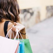 Saldi estivi 2026: al via il 4 luglio, ma il caro-vita frena gli acquisti Saldi estivi 2026: al via il 4 luglio, ma il caro-vita frena gli acquisti