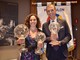 Il giornalista sportivo Luca Casali, moderatore della cerimonia di premiazione, insieme a Federica Brignone