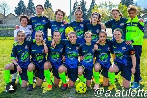 Una storica formazione del calcio femminile Aosta in attività ante pandemia