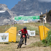 L’E-bike Enduro mondiale e italiano brilla nel cielo blu di Breuil-Cervinia L’E-bike Enduro mondiale e italiano brilla nel cielo blu di Breuil-Cervinia