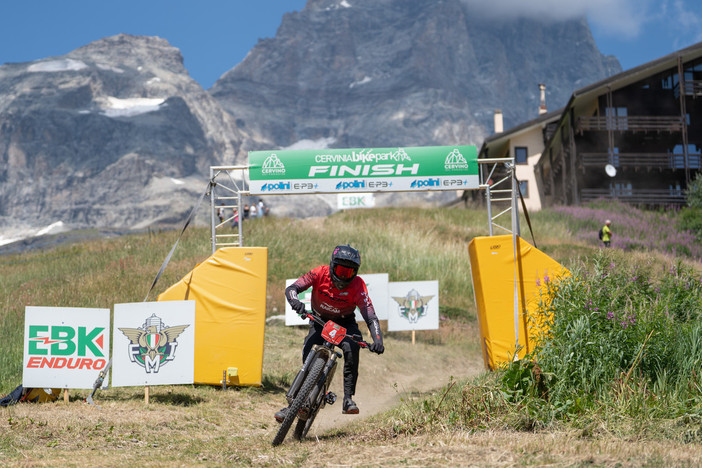 L’E-bike Enduro mondiale e italiano brilla nel cielo blu di Breuil-Cervinia L’E-bike Enduro mondiale e italiano brilla nel cielo blu di Breuil-Cervinia