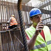 Edilizia, 100 euro agli operai valdostani. Ora i sindacati chiedono il rinnovo del contratto regionale Edilizia, 100 euro agli operai valdostani. Ora i sindacati chiedono il rinnovo del contratto regionale