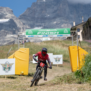 L’E-bike Enduro mondiale e italiano brilla nel cielo blu di Breuil-Cervinia