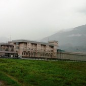 Carcere di Aosta, l’allarme diventa emergenza: disordini, incendi e autolesionismo. L’OSAPP: “Si è sfiorata la rivolta”