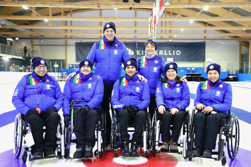 Da sinistra verso destra gli atleti Egidio Marchese, Fabrizio Bich, Matteo Ronzani, Angela Menardi ed Orietta Bertò. In piedi il coach Roberto Maino e la fisioterapista Barbara Giacché.