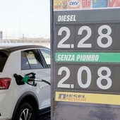 Diesel, lo sconto fantasma: 17 centesimi in meno di accise, ma il prezzo torna ai livelli pre-decreto