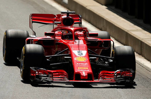 Auto: Vettel doma Silverstron e  Hamilton