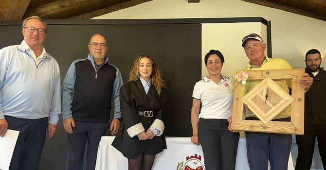 Da sn: Edy Avoyer, Emidio Brun, Rebecca Russo, Pamela Corino, Giovanni Vulcano vincitore primo lordo