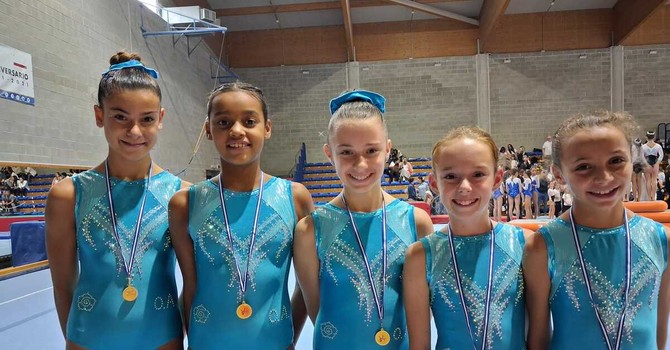 Aurora Mileto, Sthacy Gonzales, Emi Bertucci, Elodie Joux e Luce Pavan
