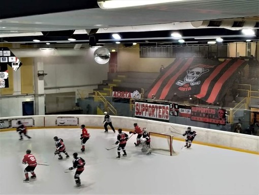 Hockey: Supporters HC Aosta avviano raccolta fondi per ospedale Parini
