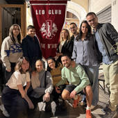 Da sinistra (fila in alto): Jessica Cagniney (consigliera), Giuseppe Cairo (simpatizzante), Rossana Scapoli (presidente), Joseph Amisano (vicepresidente), Jenny Cagniney (cerimoniera), Laurent Mattia Braga (cerimoniere uscente e storico membro del gruppo Leo Club). Da sinistra (fila in alto): Jessica Cagniney (consigliera), Giuseppe Cairo (simpatizzante), Rossana Scapoli (presidente), Joseph Amisano (vicepresidente), Jenny Cagniney (cerimoniera), Laurent Mattia Braga (cerimoniere uscente e storico membro del gruppo Leo Club).