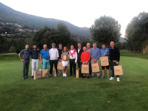 Golf: La solidarietà vince al Les Illes e Lauro Bionaz lascia il premio Quotidiamo