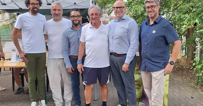Da sin: Luca Delfino,Giuseppe Sparta e Carlo Tarsia, il coach Gianni Zullo, il Sindaco di Buttigliera Alfredo Cimarella e l'Assessore Daniele Chiriotti Da sin: Luca Delfino,Giuseppe Sparta e Carlo Tarsia, il coach Gianni Zullo, il Sindaco di Buttigliera Alfredo Cimarella e l'Assessore Daniele Chiriotti