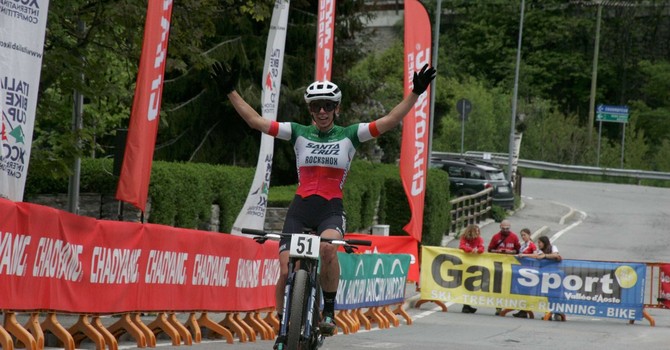 Ciclismo. Martina Berta trionfa a casa nel giorno del debutto del Cross Country a La Thuile