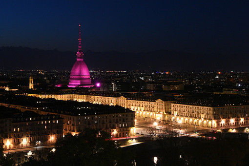 DA TORINO A MILANO, LE CITTÀ DEL GIRO ILLUMINATE DI ROSA