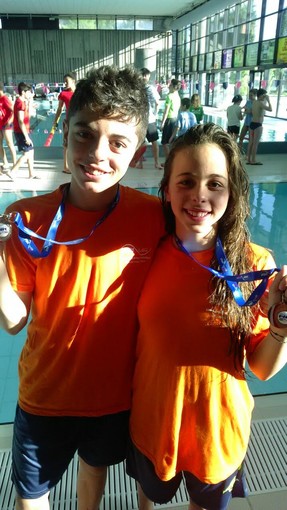 Alessio Calò, medaglia d’argento nei 100 stile nuotati in 1’01”60 e Alessandra Raso, bronzo nei 200 misti nuotati in 2’45”50