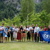 Courmayeur celebra i sei nuovi nati del 2025: tra Pigotte Unicef, ciliegi piantati e comunità che cresce ai piedi del Monte Bianco