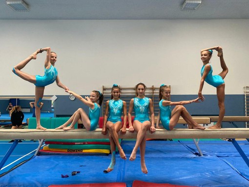 Margot Vallet, Emi Bertucci, Aurora Mileto, Gaia Petrera, Luna Donatelli Marquet e Noélie Benato. Margot Vallet, Emi Bertucci, Aurora Mileto, Gaia Petrera, Luna Donatelli Marquet e Noélie Benato.