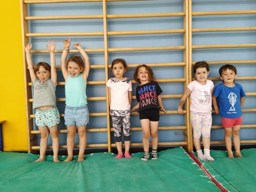 Nelle foto prima lezione del corso di miniginnastica