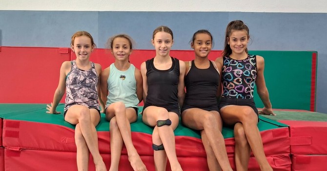 Elodie Joux, Luce Pavan, Emi Bertucci, Sthacy Gonzales e Aurora Mileto