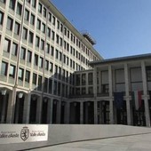 Il ritorno di Testolin tra autonomia speciale, interpretazioni specialissime e difese “a geometria variabile”